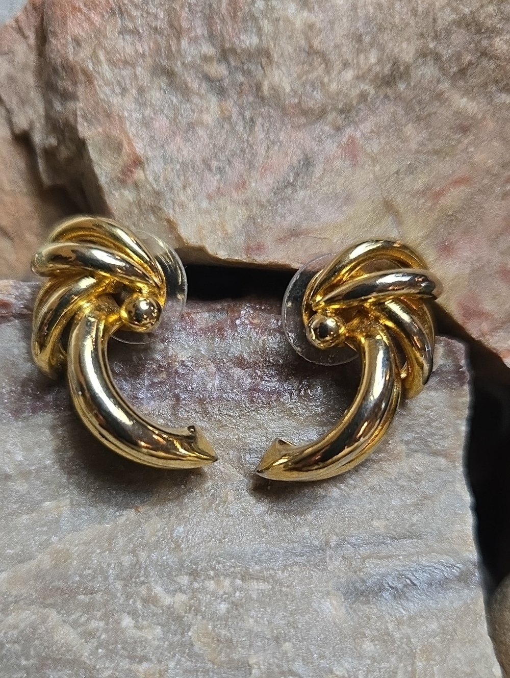 Vtg Gold tone "Shrimp" Cluster Earrings - Picture 6 of 6